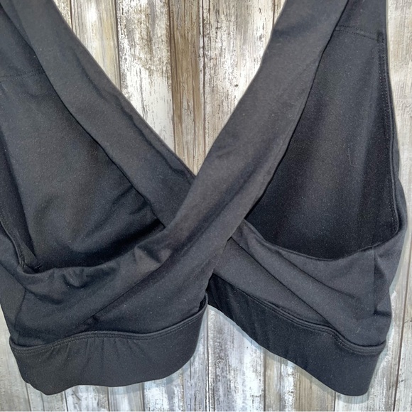 Fabletics Black Keyhole Cross Sports Bra - Picture 3 of 3